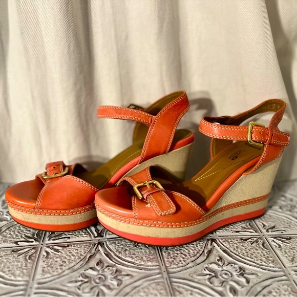 Clarks Corral/Tan Wedges with White Stitching and Ankle Buckle - Picture 1 of 4